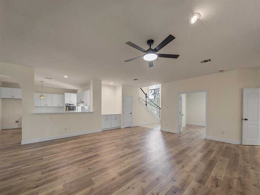 3904 Evesham Dr - Photo 6 of 27