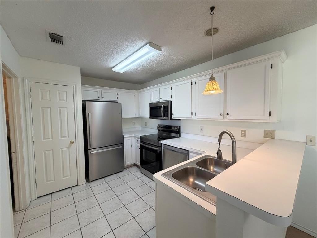 805 Hillbrooke Dr - Photo 3 of 21