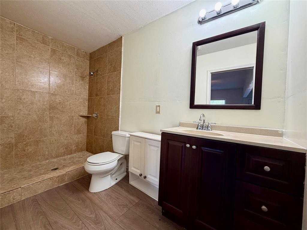 805 Hillbrooke Dr - Photo 7 of 21