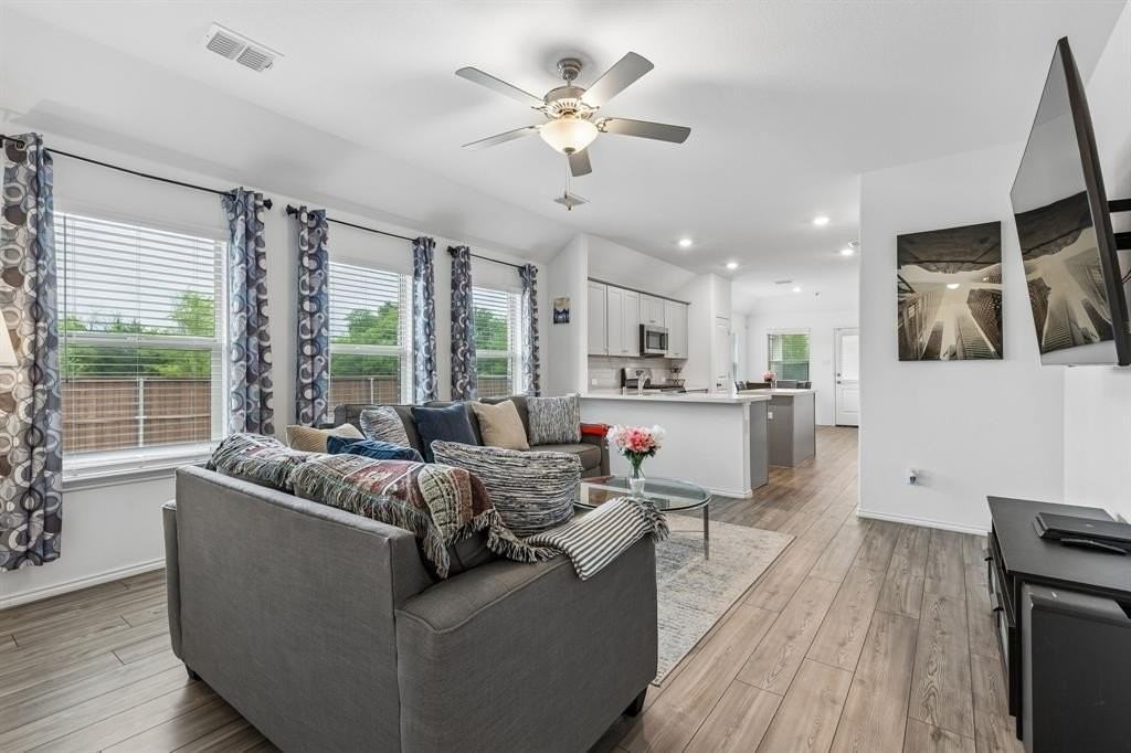 4001 Fairmont Ln - Photo 4 of 23