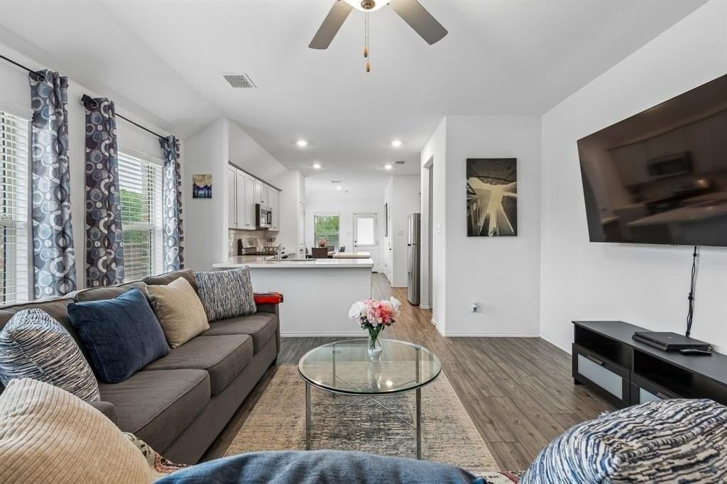 4001 Fairmont Ln - Photo 5 of 23