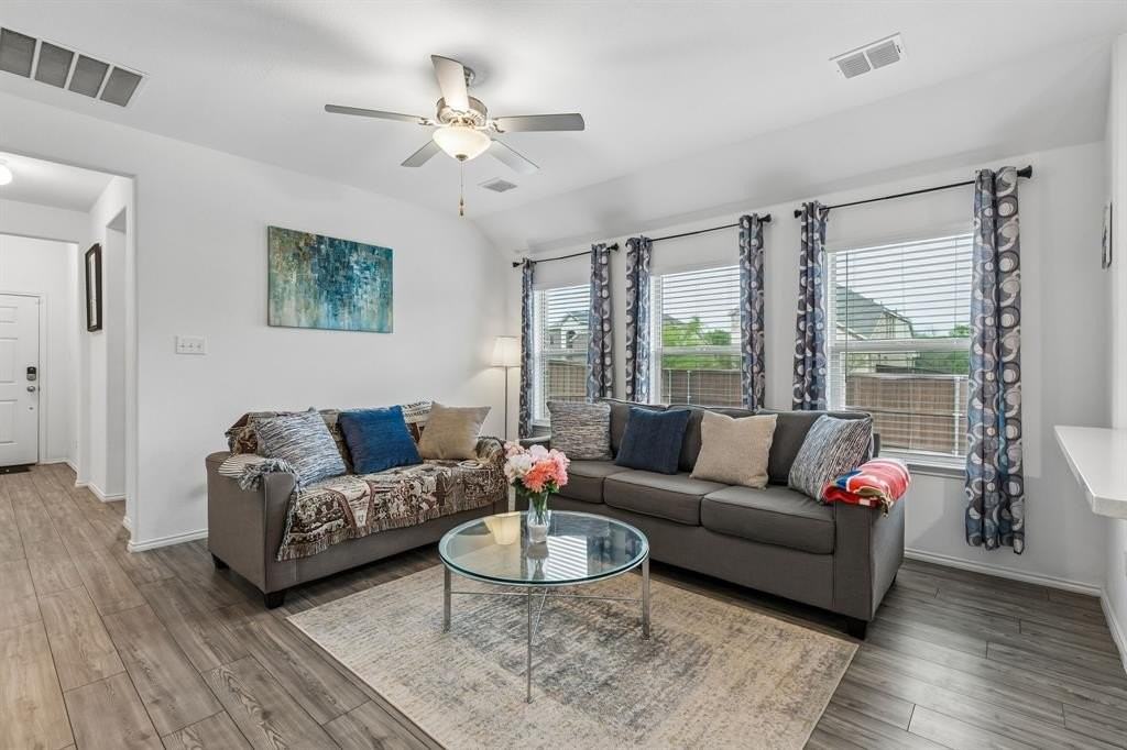 4001 Fairmont Ln - Photo 6 of 23