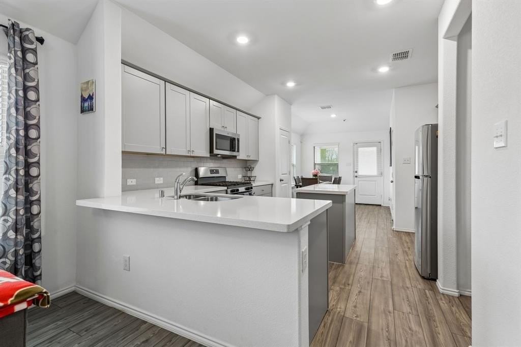 4001 Fairmont Ln - Photo 7 of 23