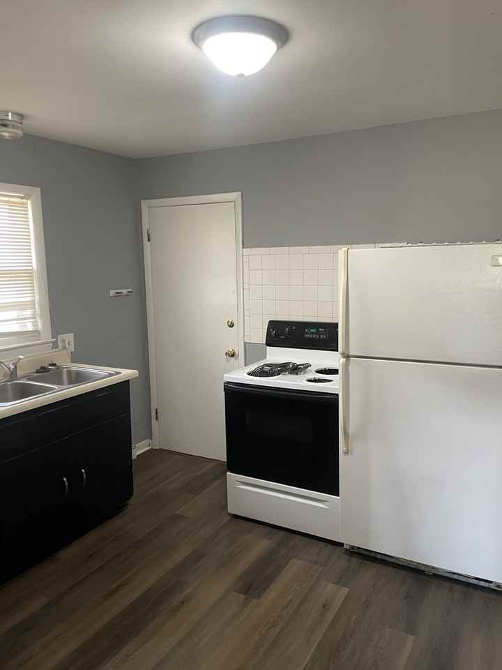 3811 E Zimmerly St #1 - Photo 5 of 8