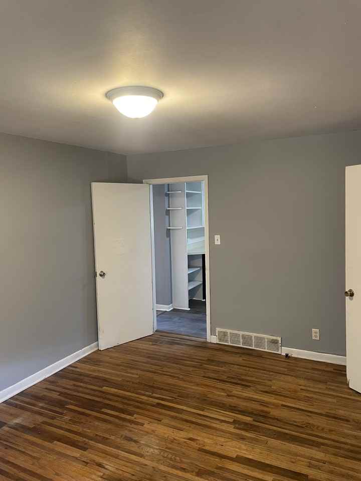 3811 E Zimmerly St #1 - Photo 6 of 8