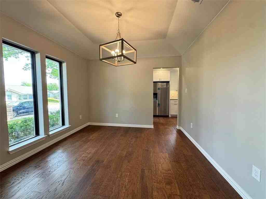 1930 Westminster Dr - Photo 3 of 7