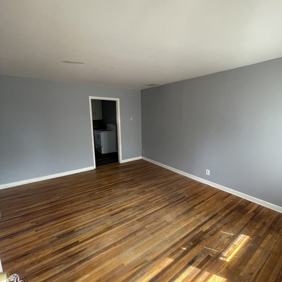 3813 E Zimmerly St #2 - Photo 3 of 7