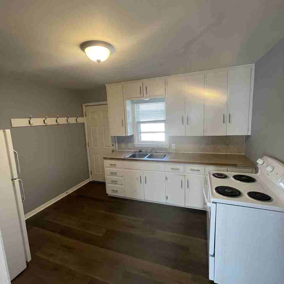 3813 E Zimmerly St #2 - Photo 4 of 7