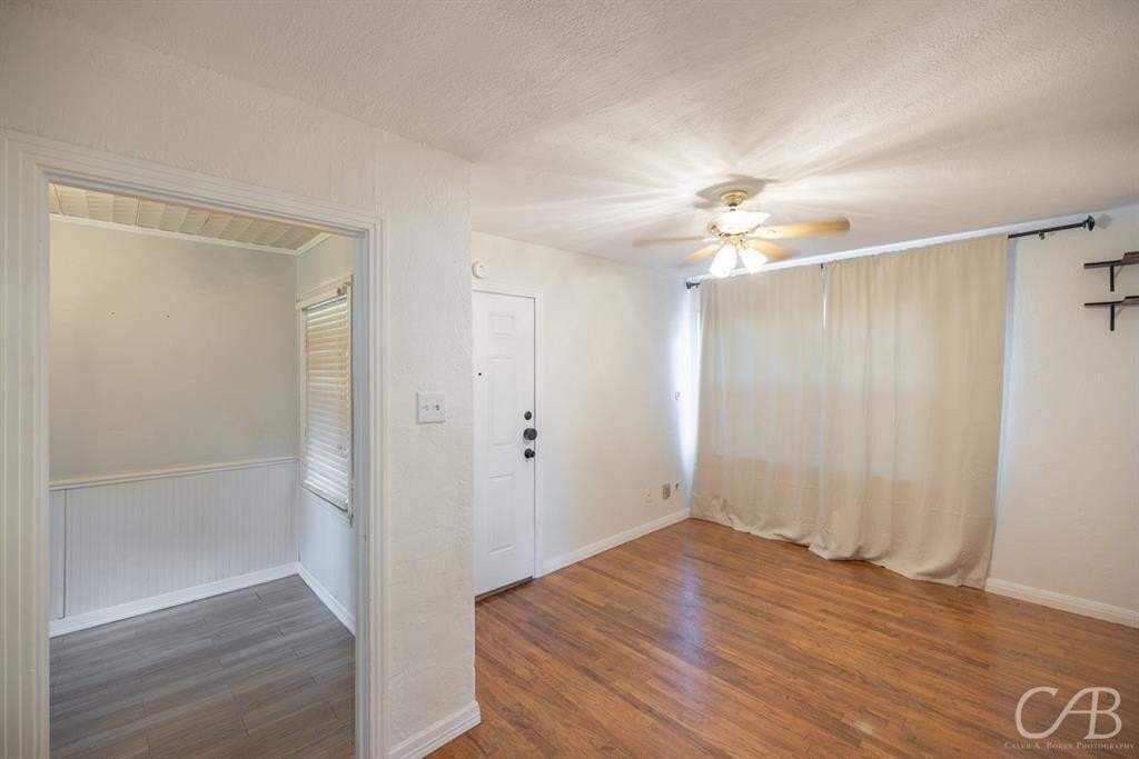 2318 Amarillo St - Photo 4 of 25