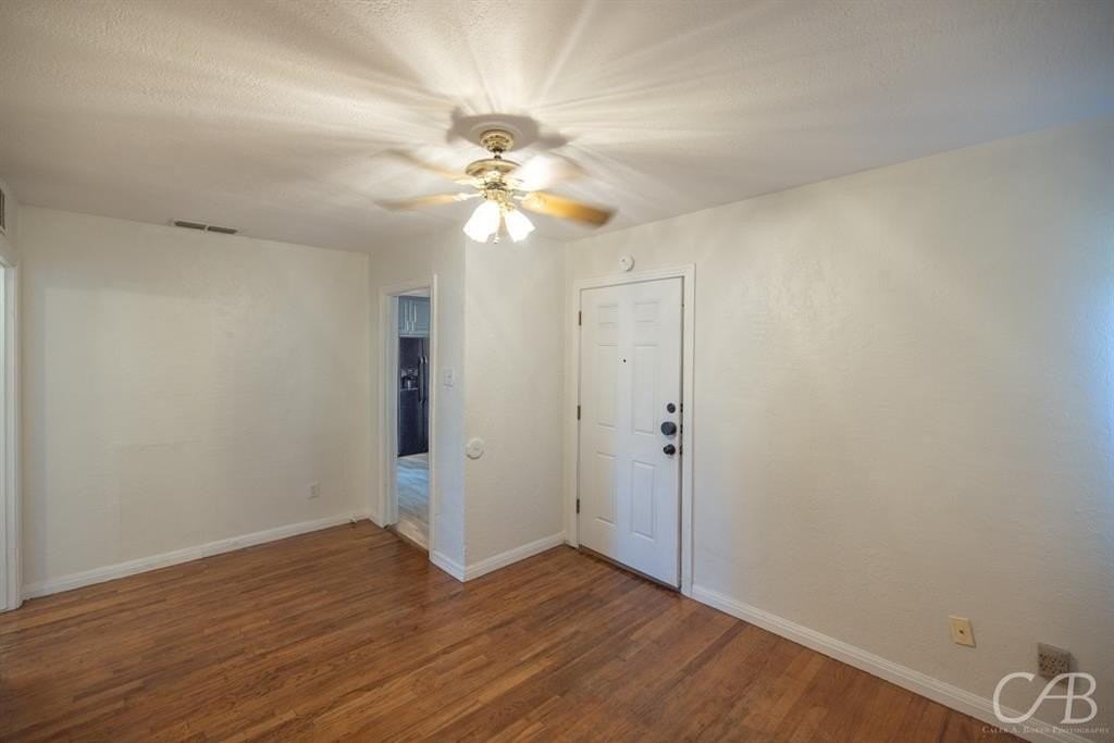 2318 Amarillo St - Photo 5 of 25