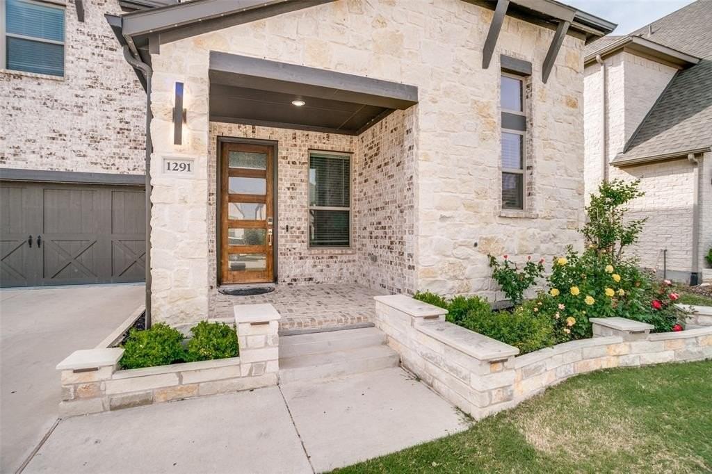 1291 Crescent Ln - Photo 2 of 25