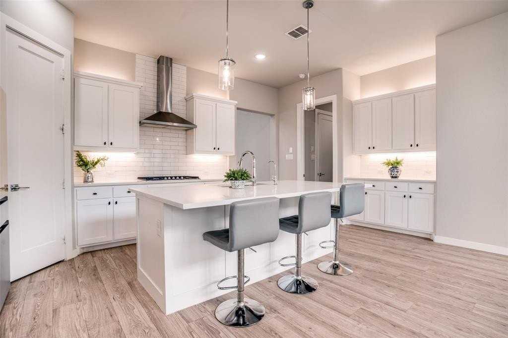 1291 Crescent Ln - Photo 6 of 25