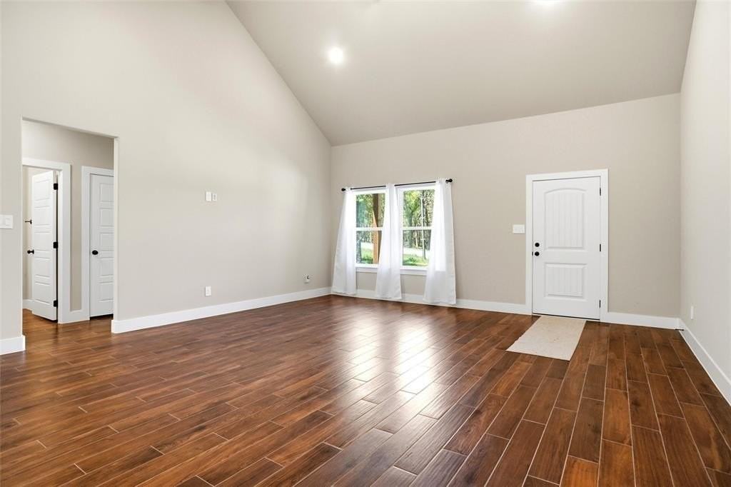 101 Monarch Ln - Photo 2 of 17