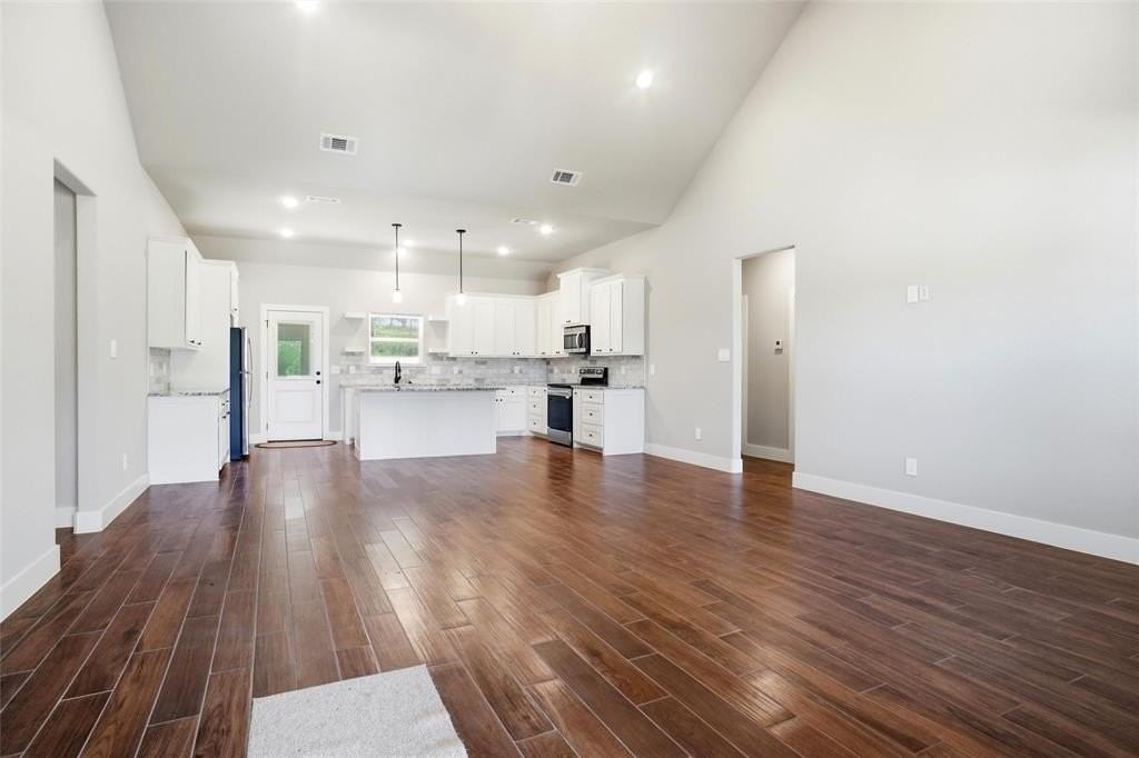 101 Monarch Ln - Photo 4 of 17