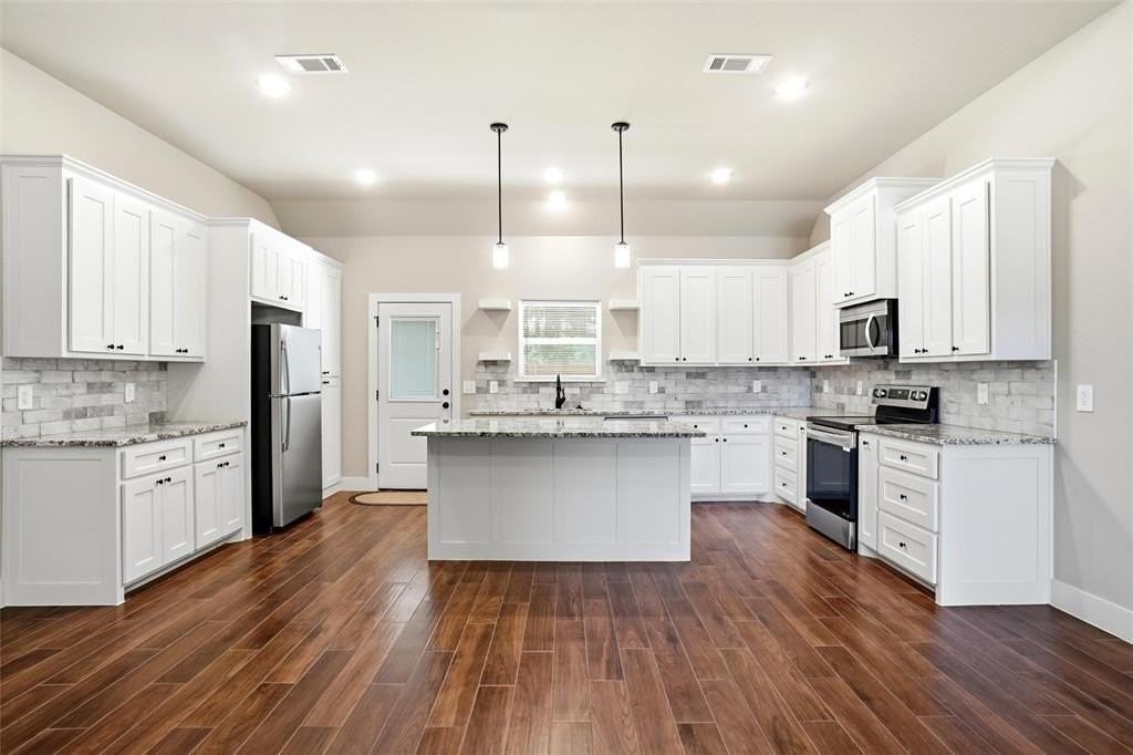 101 Monarch Ln - Photo 5 of 17