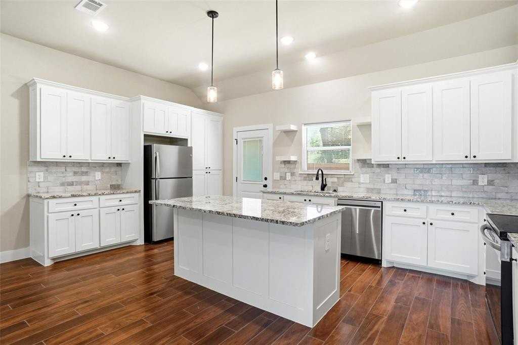 101 Monarch Ln - Photo 6 of 17