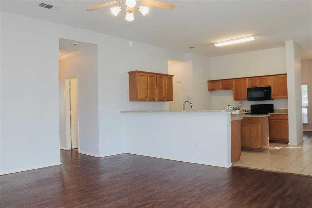 2314 Hillside Dr - Photo 4 of 22