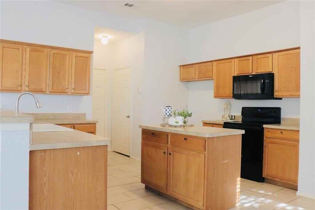 2314 Hillside Dr - Photo 5 of 22