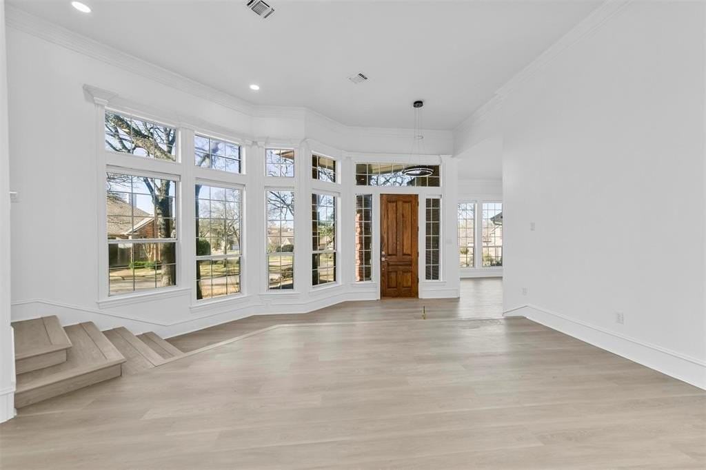 401 Leigh Ct - Photo 4 of 29