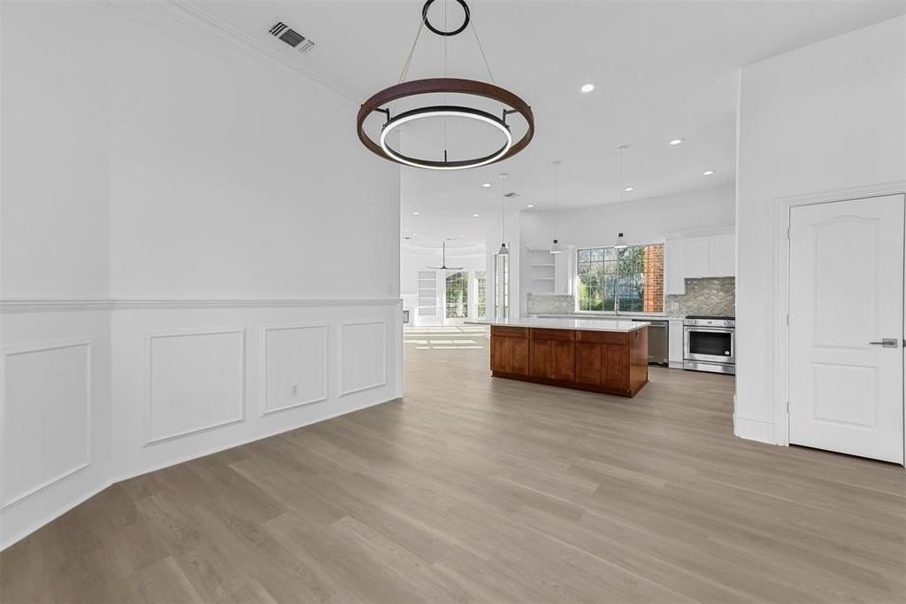 401 Leigh Ct - Photo 5 of 29