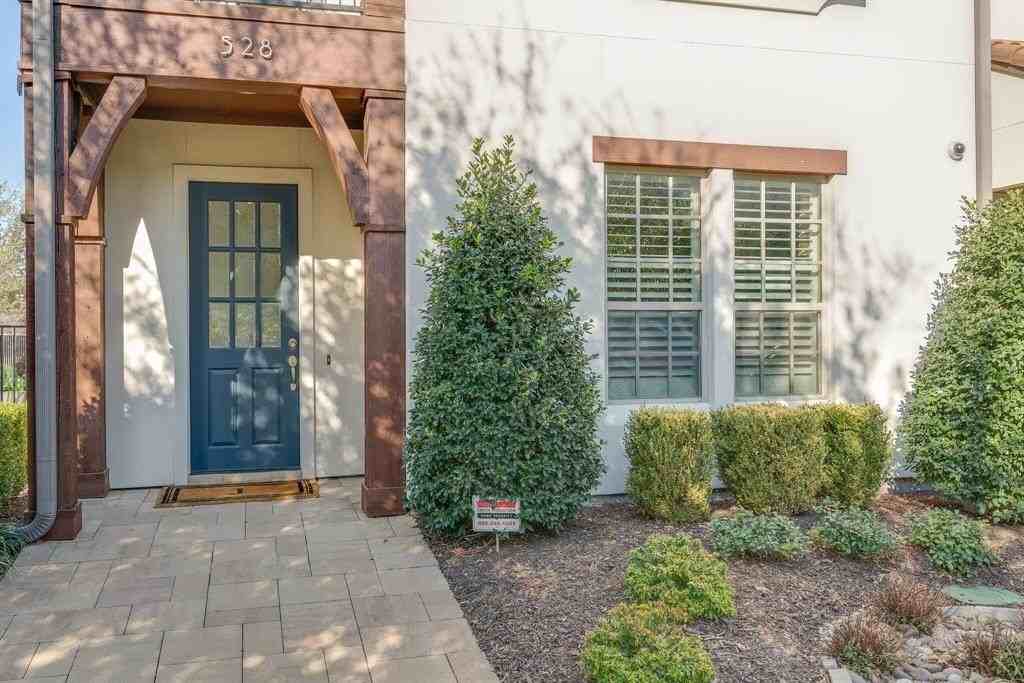 528 Sandy Ln - Photo 5 of 40