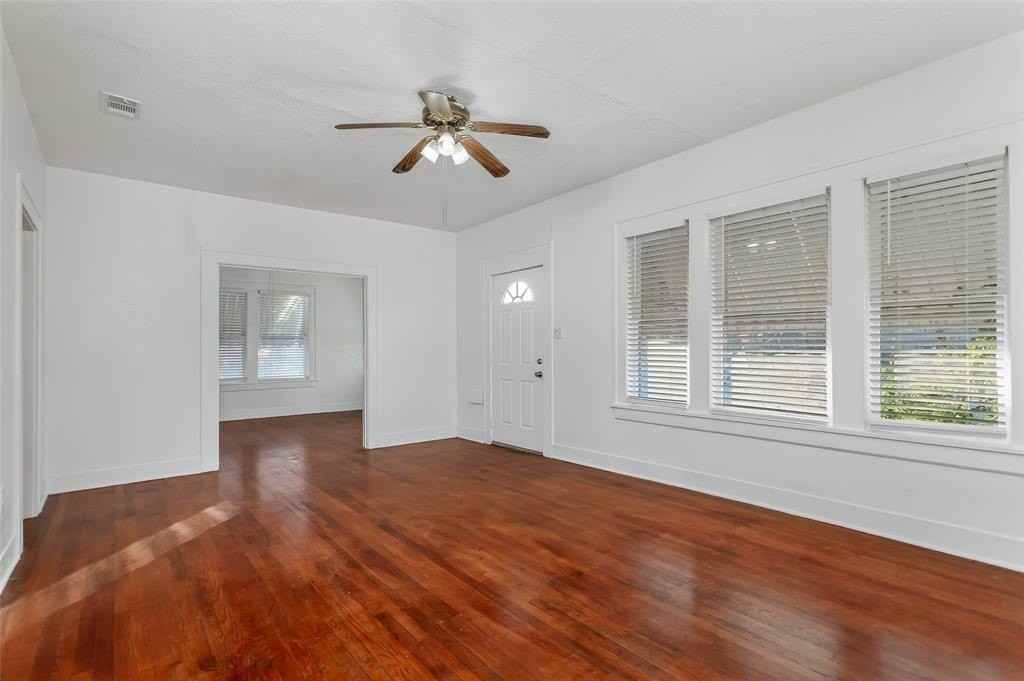 5708 Live Oak St - Photo 3 of 25