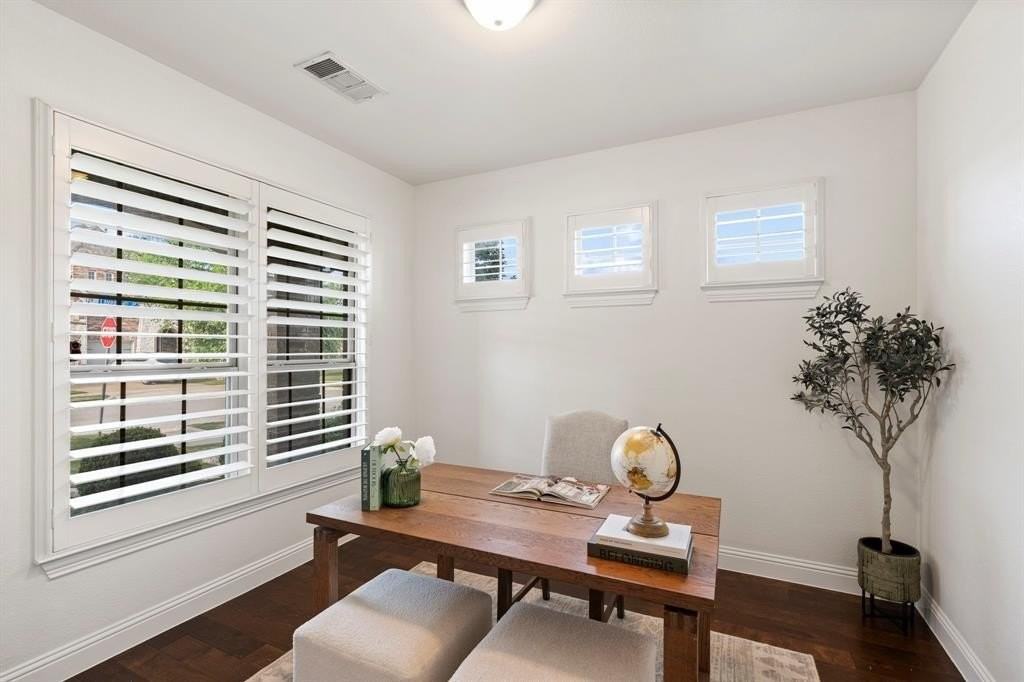 124 Lavender Ln - Photo 4 of 32