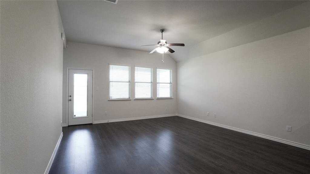 710 John Adams Ct - Photo 5 of 31