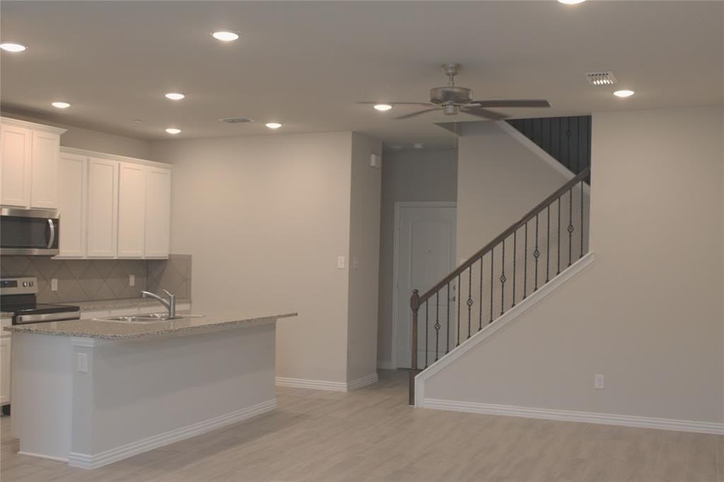 2908 Mare Dr - Photo 3 of 15