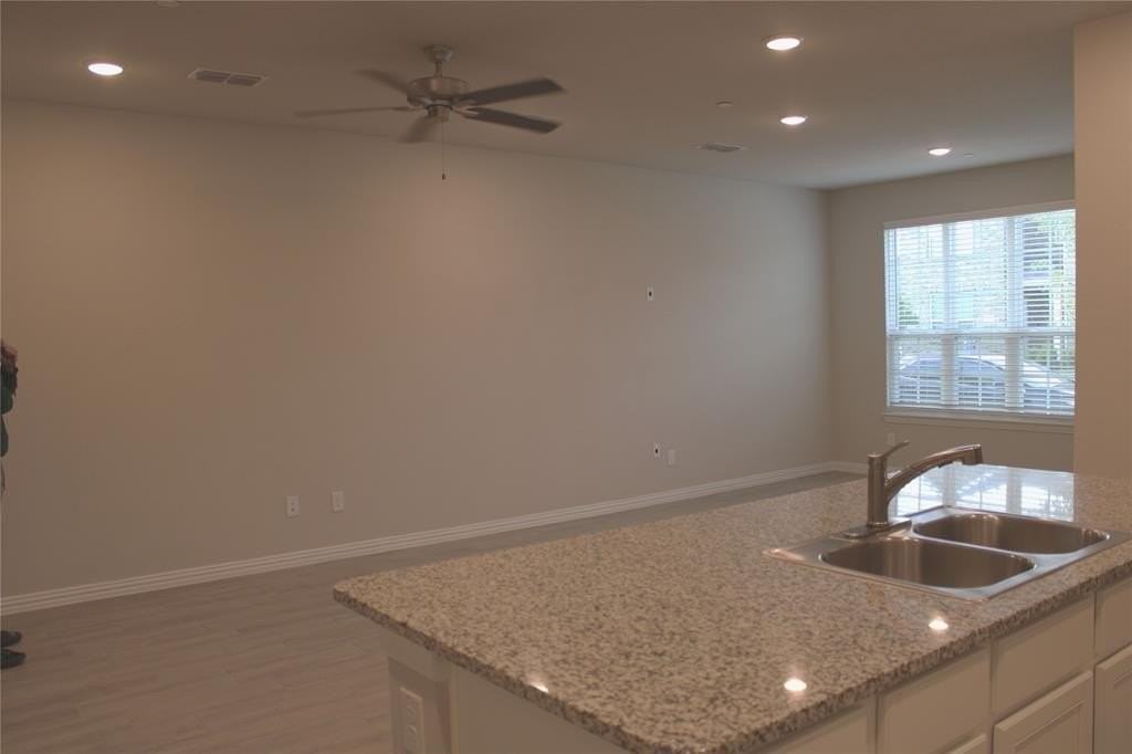 2908 Mare Dr - Photo 4 of 15