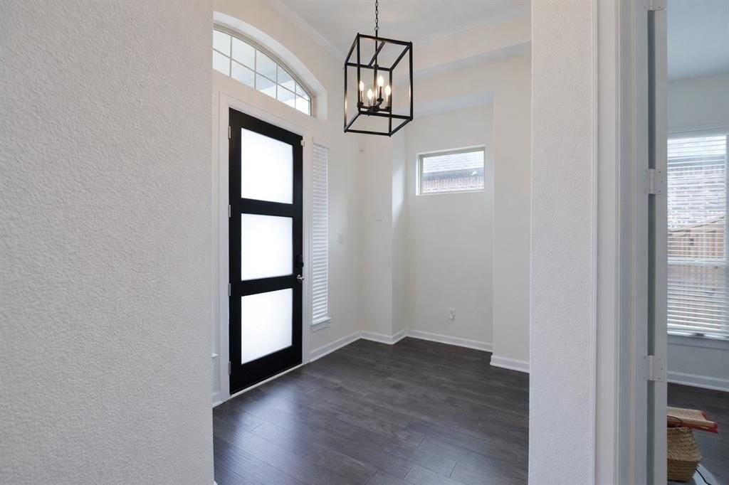 1819 Navarre Way - Photo 5 of 26