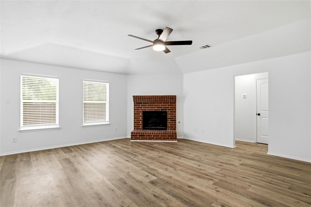 215 Willow Creek Ln - Photo 2 of 16