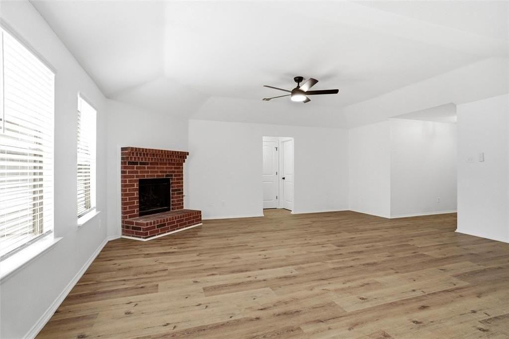 215 Willow Creek Ln - Photo 3 of 16