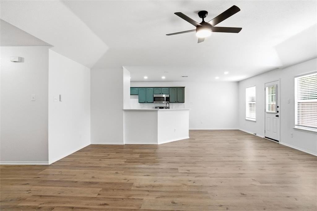 215 Willow Creek Ln - Photo 4 of 16