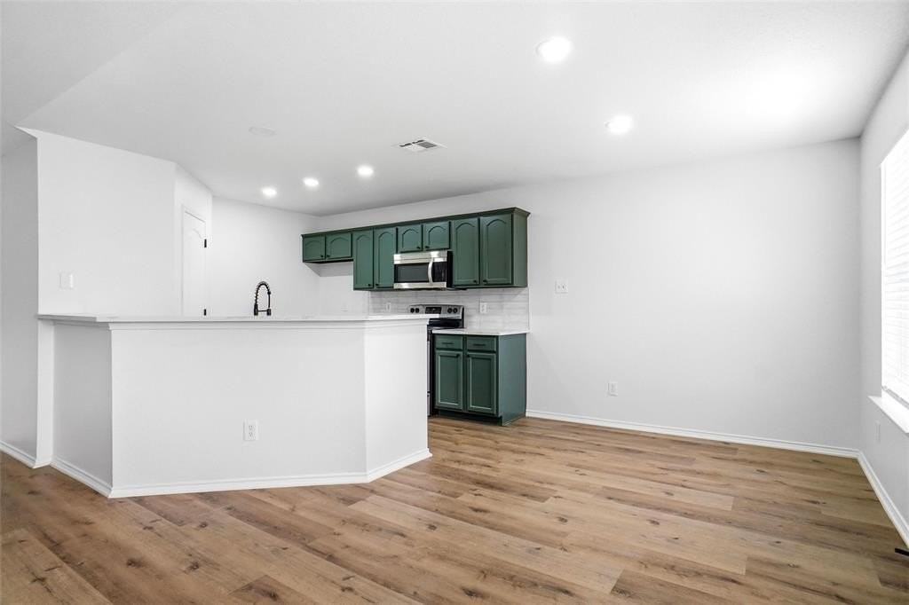 215 Willow Creek Ln - Photo 5 of 16