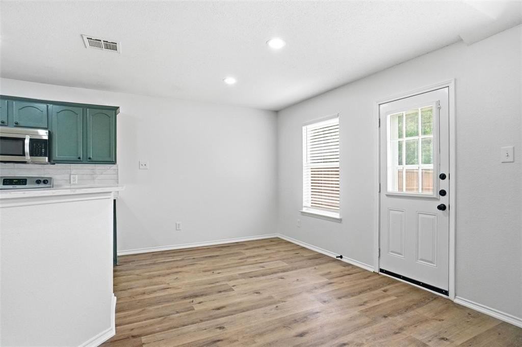 215 Willow Creek Ln - Photo 6 of 16