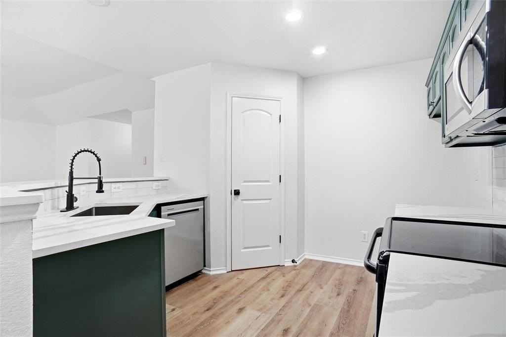 215 Willow Creek Ln - Photo 7 of 16