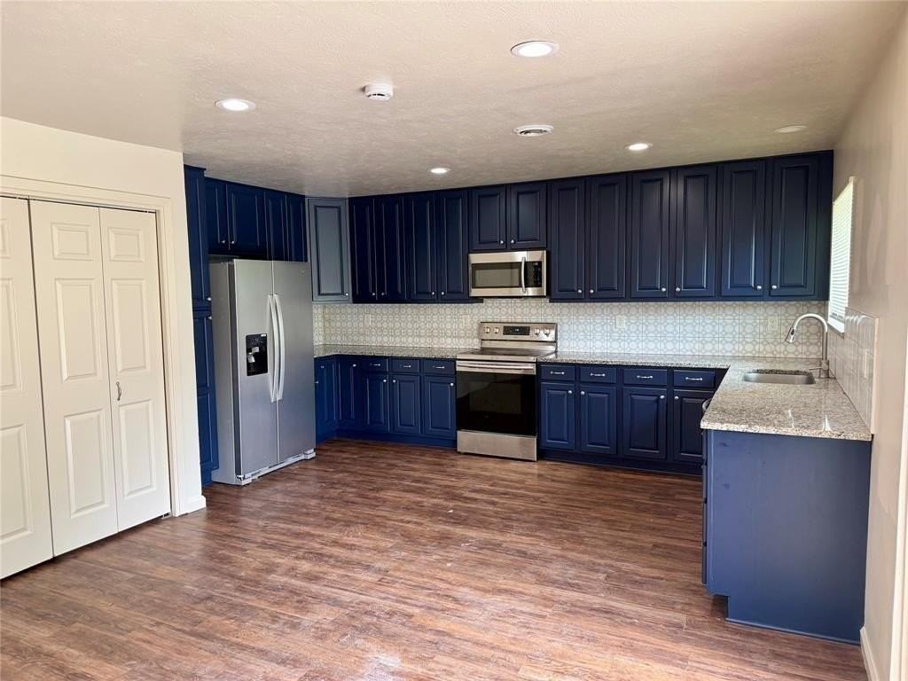 1422 Nantucket Dr - Photo 2 of 2