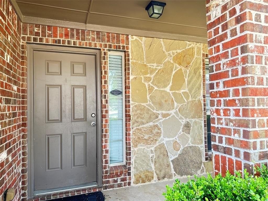 905 Golden Bear Ln - Photo 2 of 20