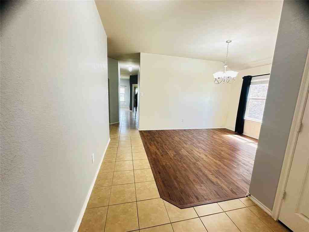 905 Golden Bear Ln - Photo 5 of 20