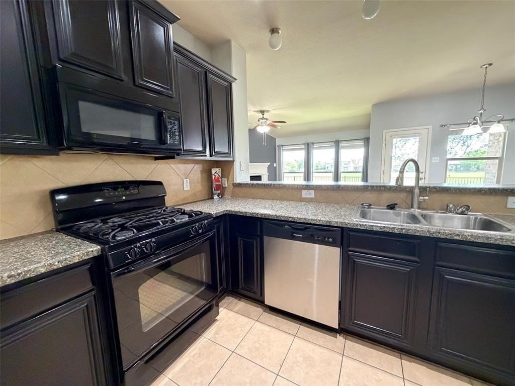 905 Golden Bear Ln - Photo 6 of 20