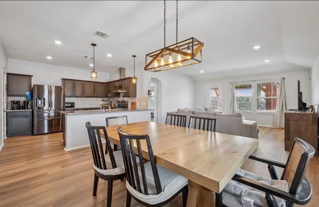 900 Sapphire Dr - Photo 4 of 18