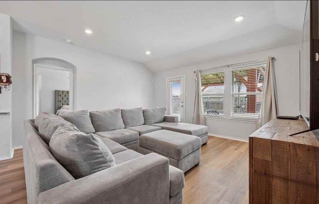 900 Sapphire Dr - Photo 5 of 18
