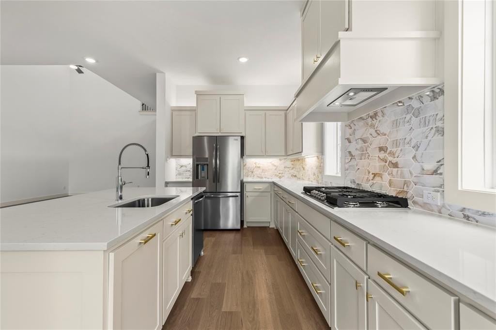 15668 Gladeside Ave - Photo 5 of 35