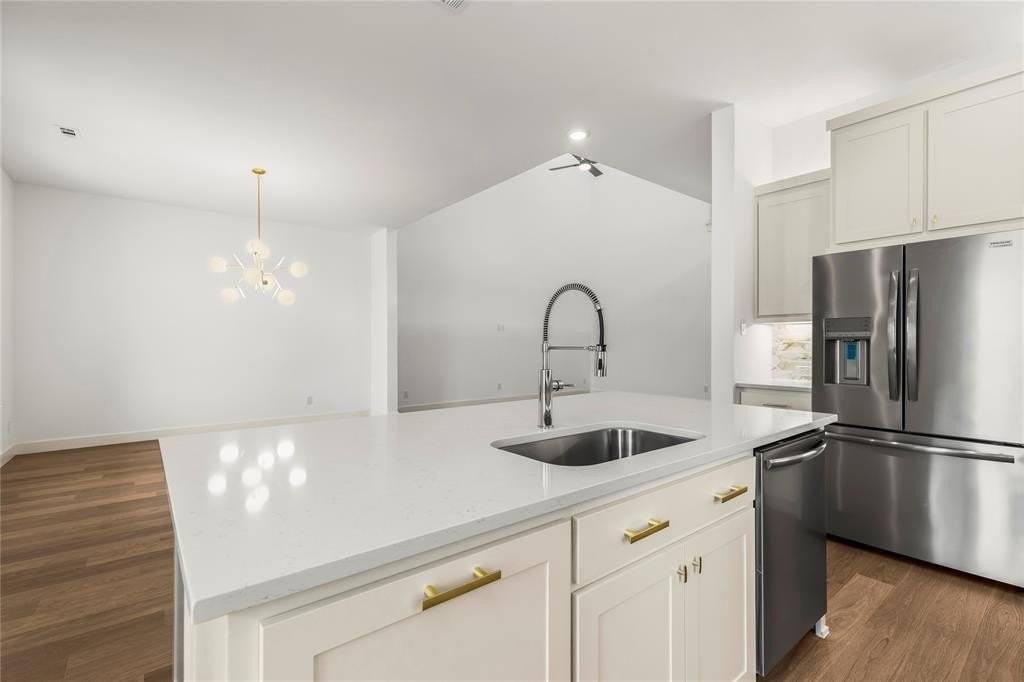 15668 Gladeside Ave - Photo 7 of 35