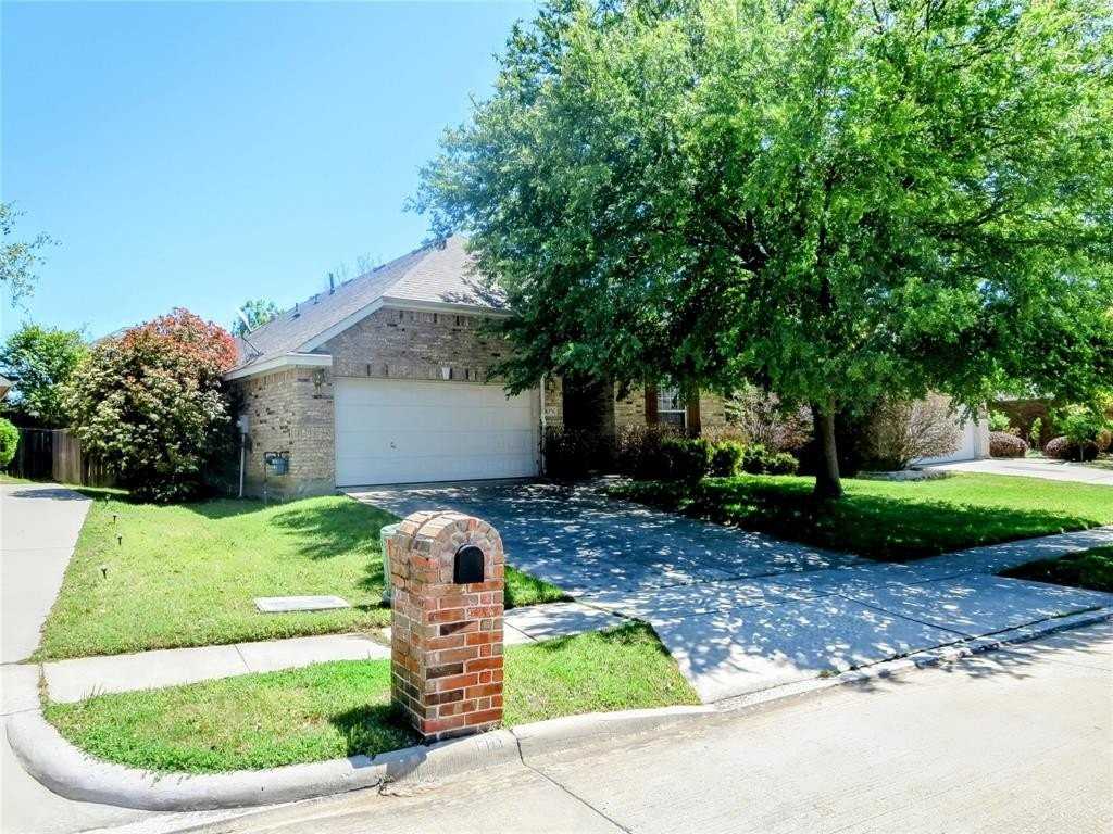 8376 Davis Dr - Photo 3 of 32