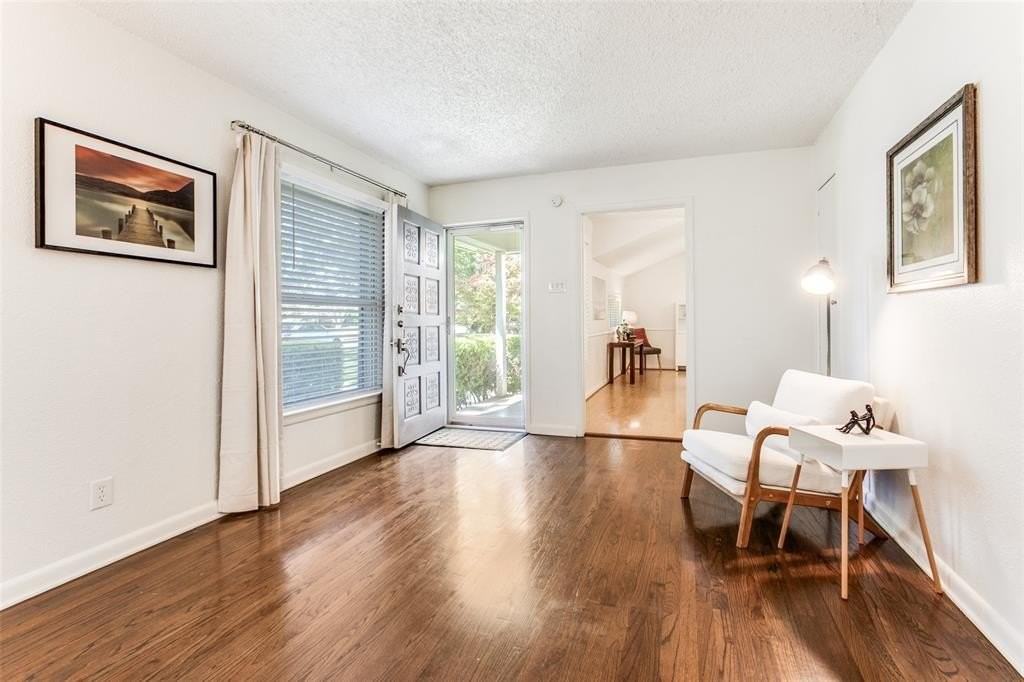 424 Classen Dr - Photo 2 of 16