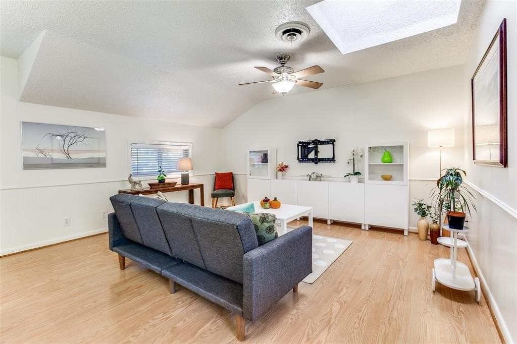 424 Classen Dr - Photo 3 of 16