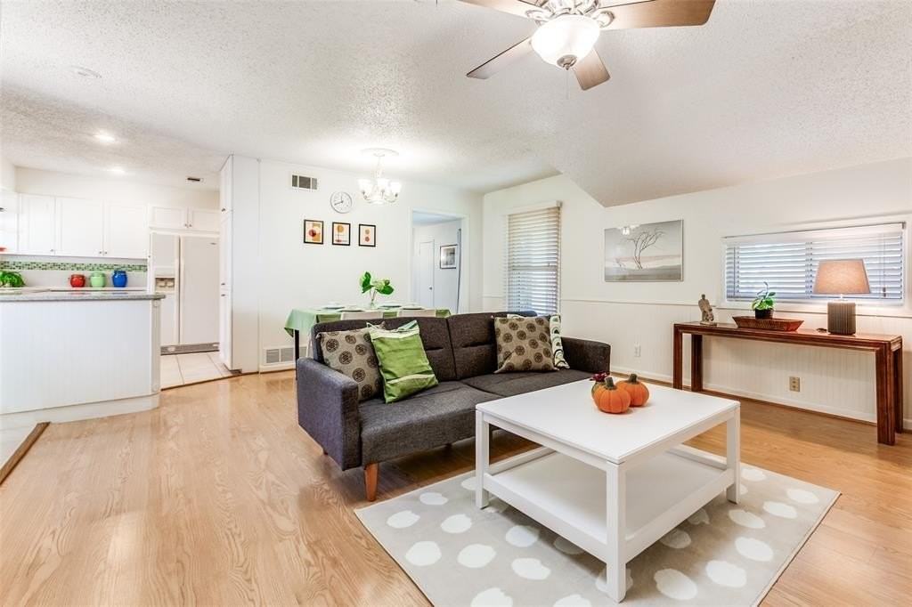 424 Classen Dr - Photo 4 of 16