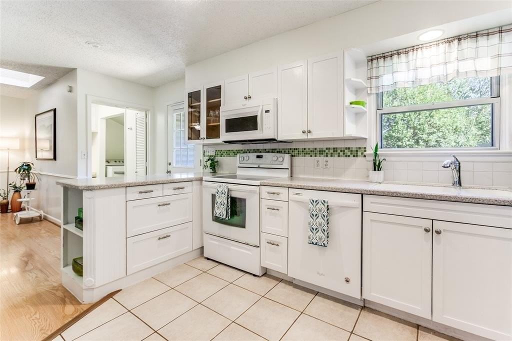 424 Classen Dr - Photo 5 of 16